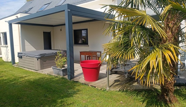 Comfortable family home with high-end spa between forest, city and sea