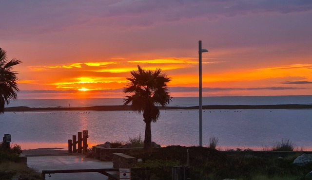 Comfortable, fully-equipped seafront chalet for summer and winter enjoyment