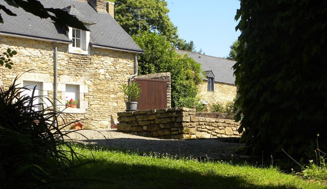 Comfortable, functional and quiet longère. 1km from Pont Aven