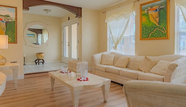 Comfortable Furnished Home in Central Orlando