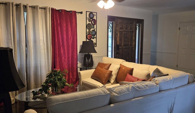 Comfortable Furnished Room for Professionals Lakewood Hills