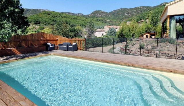 Comfortable gîte in a quiet, green setting. With swimming pool