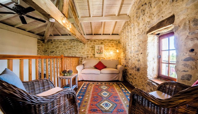 Comfortable gite for 4 people in a 16th century farmhouse at the foot of the village