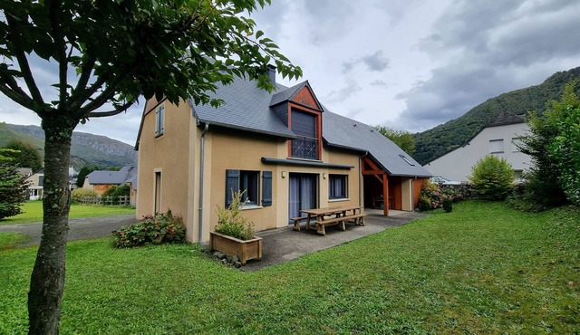 Comfortable gîte in the heart of the Pyrenees in a village close to activities