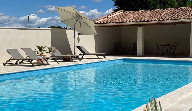 Comfortable gîte in a 19th century Provencal farmhouse ideally located