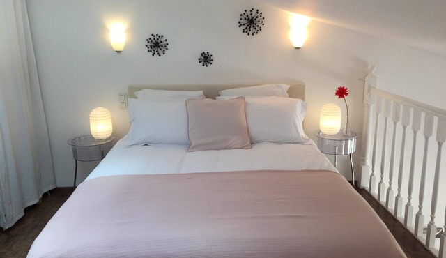 Comfortable gîte with swimming pool at the gateway to the Southern Alps