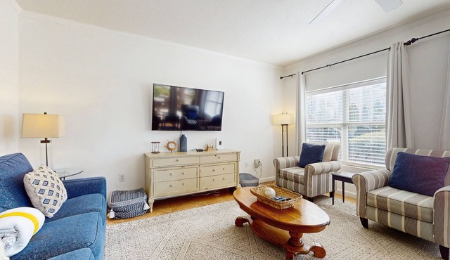 Comfortable ground floor condo with pool & hot tub access, W/D, WiFi, and AC