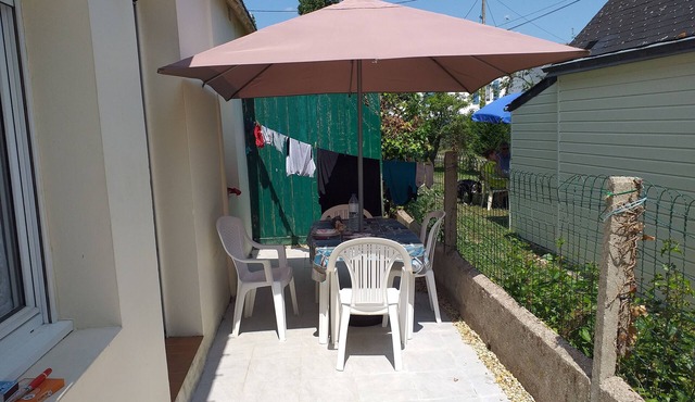 Comfortable ground-floor 2-room apartment, 150 meters from the beach.