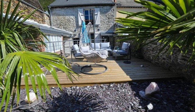 Comfortable guest house just a stone's throw from the Meuse river and the "voie verte".