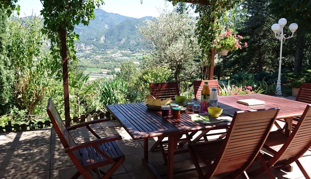 Comfortable guest room - GAP Sud near A51 & GAP-TALLARD aerodrome