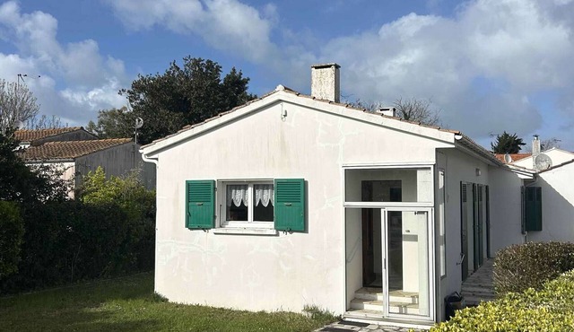 Comfortable house in La Brée-les-Bains, near center and beach, WIFI included