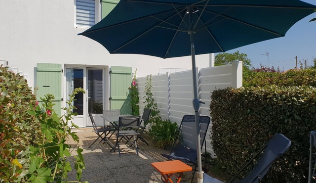 Comfortable house, walk to beach and shops, pets allowed upon request