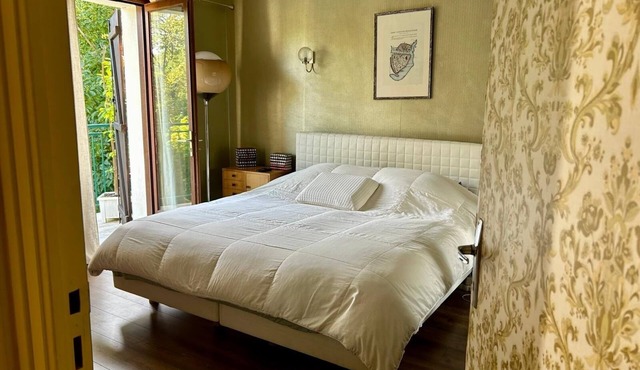 Comfortable house with private woodland. Close to all amenities and Beauval.