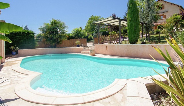 Comfortable holiday home with private swimming pool, plenty of space and privacy