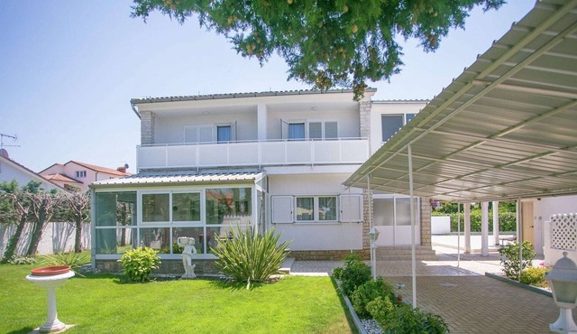 Comfortable holiday house with private pool near the beaches in Poreč