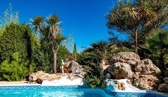 Comfortable holiday home with private pool 35 km in the hinterland of Hyères