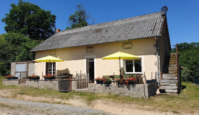 Comfortable holiday home with pool