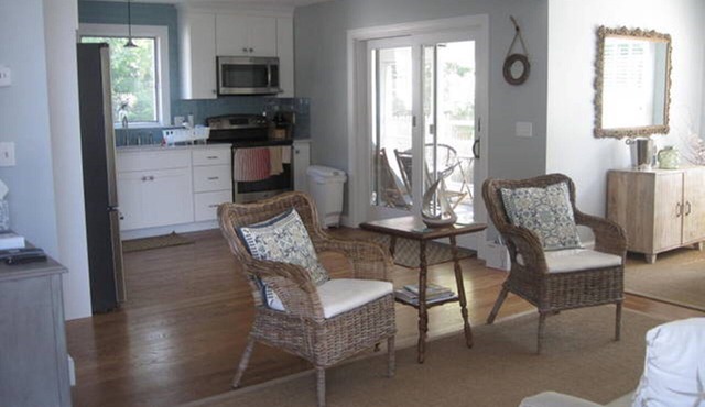 Comfortable home and separate cottage walking distance to the water