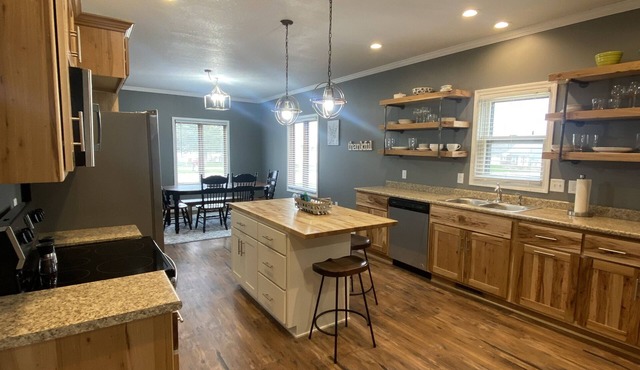 Comfortable home for the family, close to Fort Wayne, Auburn, Churubusco, Avilla