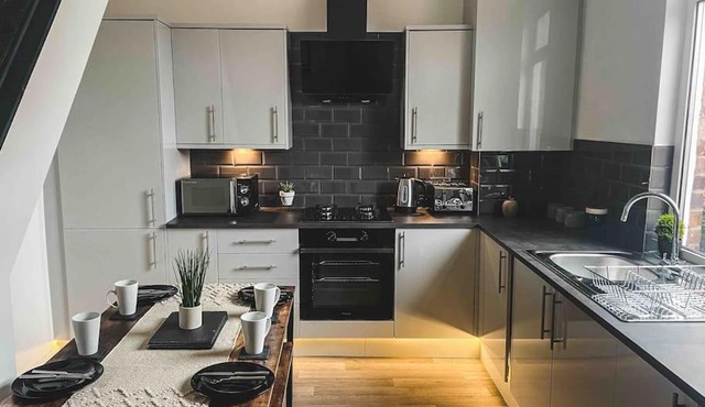 Comfortable Home In Bolton