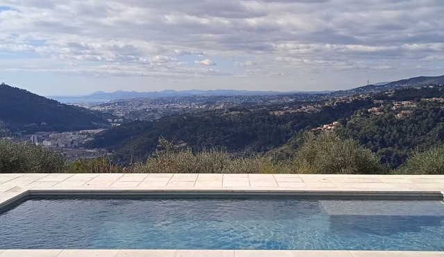 Comfortable Home in Drap with swimming pool, 15 km from Nice