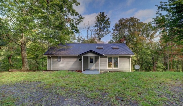 Comfortable home near Carter's Lake- Secluded and inviting!