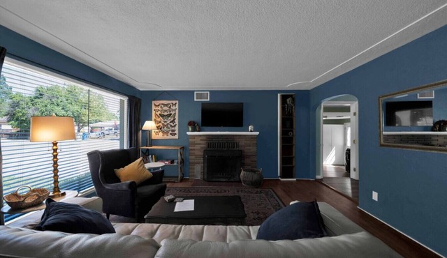 Comfortable home near river access trail