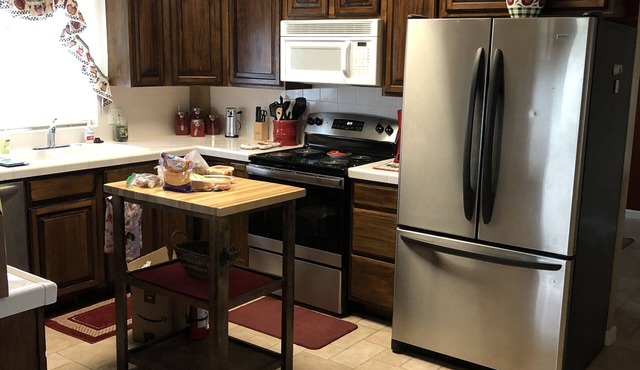 Comfortable Home on 5 acres - Easy access to Colorado Springs & Denver