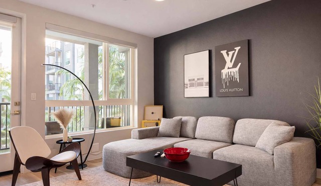 Comfortable Home w/Pool, Gym 10 Min to Disneyland