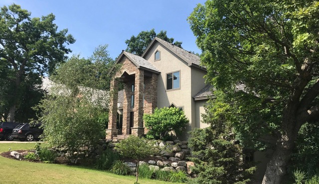 Comfortable Home with Sauna, Hot Tub, Pool Table, Bar, Outdoor Fire Pit!