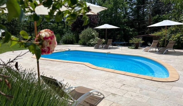 Comfortable house, 4 bedrooms, private swimming pool.