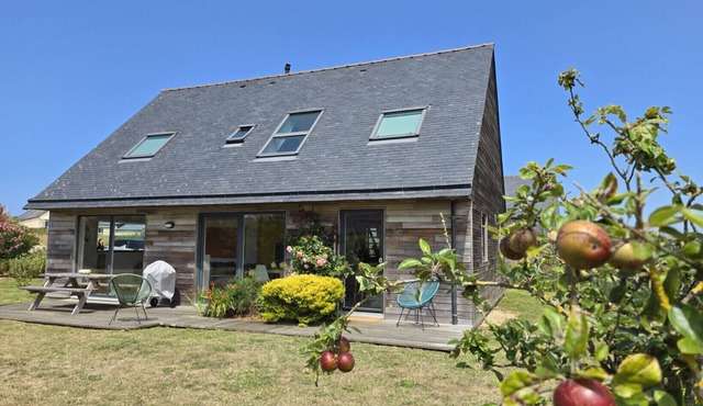 Comfortable house 5 minutes walk from Ste Marguerite beach and GR 34 trails