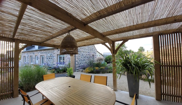 Comfortable house, enclosed garden, all inclusive, linen, housework. 5 mn from the beach