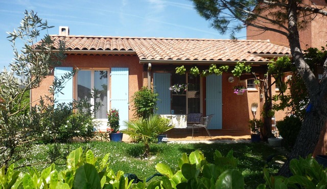 Comfortable house for 4 people in the heart of Provence with pool