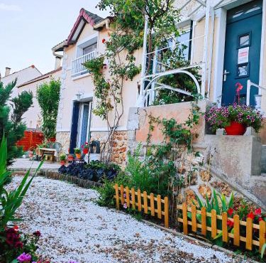 Comfortable House 100m2, 20 min from Paris with BBQ and private shared garden