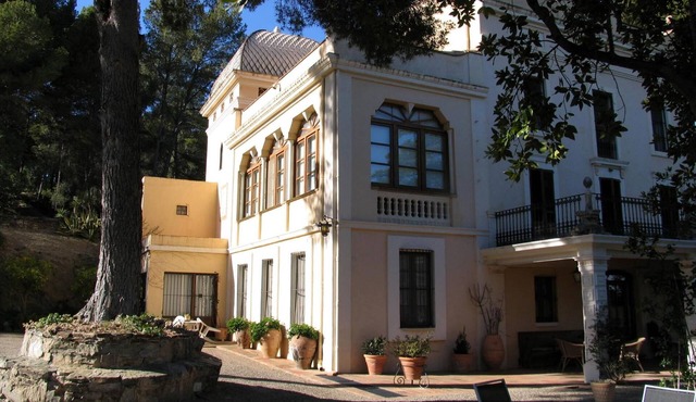 Comfortable house, garden of 24,200 m2. Private pool, barbecue. Wifi