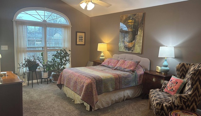 Comfortable house in convenient,quiet neighborhood ready for out-of-town guests.