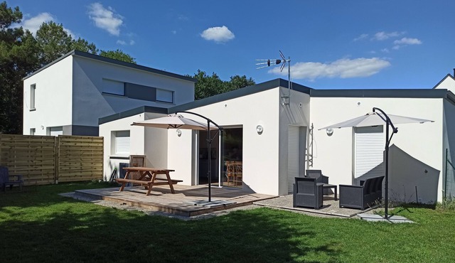 comfortable house on the ground floor, terrace, 15 minutes from the beaches, pets allowed