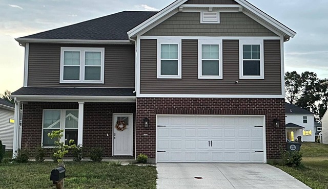 Comfortable house where guests feel welcome.n10 minutes from Evansville Airport