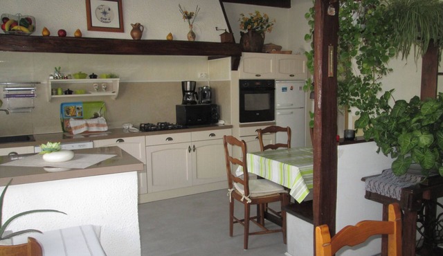 Comfortable house Wi-Fi near all shops 8 adults + 1 baby pets yes