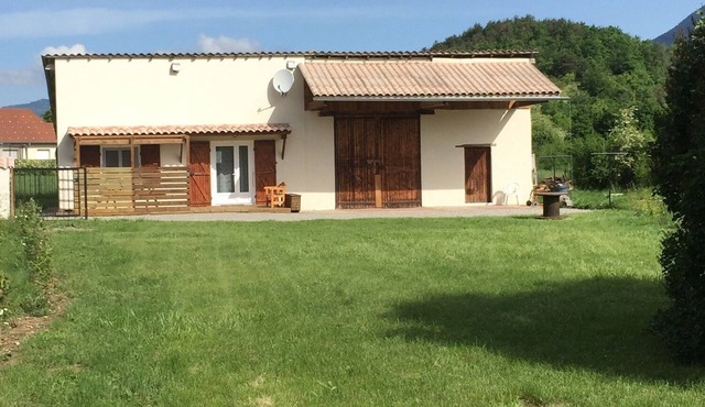 Comfortable house with garden and barn. Suitable for families. Sleeps 6.