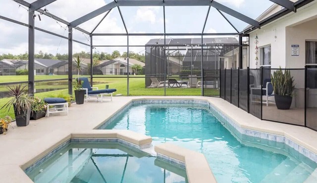Comfortable house with hot tub, minutes away from theme parks