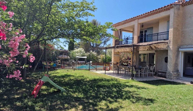 Comfortable house with swimming pool