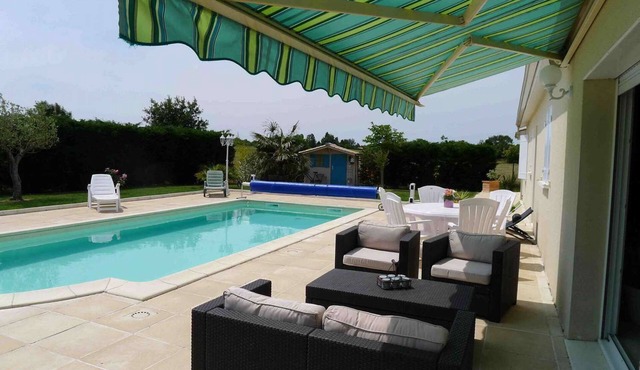 COMFORTABLE HOUSE with private pool and large landscaped garden