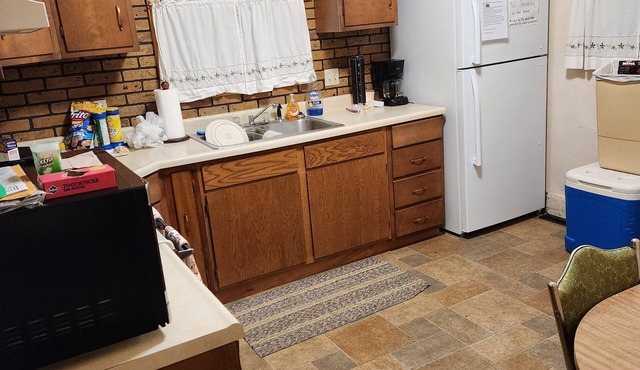 Comfortable house with room for the gang! Perfect for hunting/fishing getaways