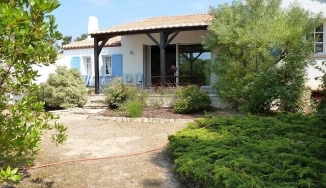 Comfortable house150 M from the sea, facing the Bois des Eloux, 6bikes and Wifi free of charge