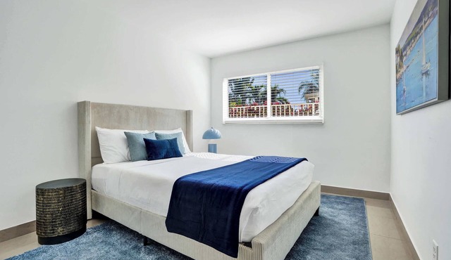 Comfortable Large Studio w/Pool at Lake Worth