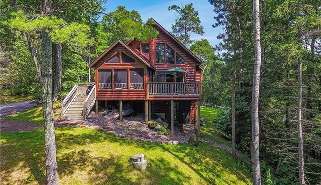 Comfortable lake home with sandy beach and private dock on LCO Lake