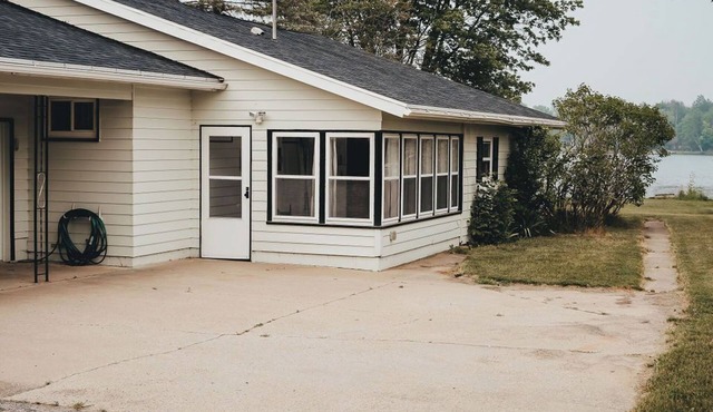 Comfortable lake house perfect for families, no cleaning fee!