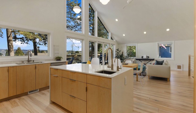 Comfortable Lake-View Home in Seattle